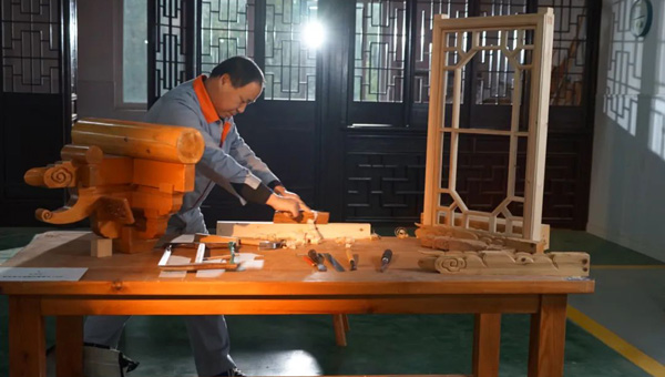 兴发娱乐[苏州景物园林设计,苏州景物园林施工,苏州文物古建修缮,苏州香山制造,苏州园林设计,苏州景物园林设计,苏州园林制造,苏州景物园林制造,苏州古修建修复]