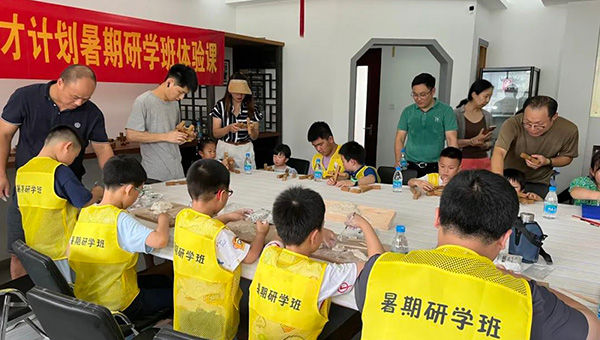 兴发娱乐[苏州景物园林设计,苏州景物园林施工,苏州文物古建修缮,苏州香山制造,苏州园林设计,苏州景物园林设计,苏州园林制造,苏州景物园林制造,苏州古修建修复]