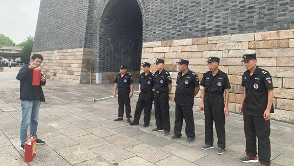 兴发娱乐[苏州景物园林设计,苏州景物园林施工,苏州文物古建修缮,苏州香山制造,苏州园林设计,苏州景物园林设计,苏州园林制造,苏州景物园林制造,苏州古修建修复]