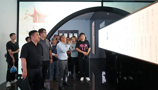 兴发娱乐[苏州景物园林设计,苏州景物园林施工,苏州文物古建修缮,苏州香山制造,苏州园林设计,苏州景物园林设计,苏州园林制造,苏州景物园林制造,苏州古修建修复]