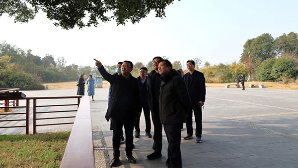 兴发娱乐[苏州景物园林设计,苏州景物园林施工,苏州文物古建修缮,苏州香山制造,苏州园林设计,苏州景物园林设计,苏州园林制造,苏州景物园林制造,苏州古修建修复]