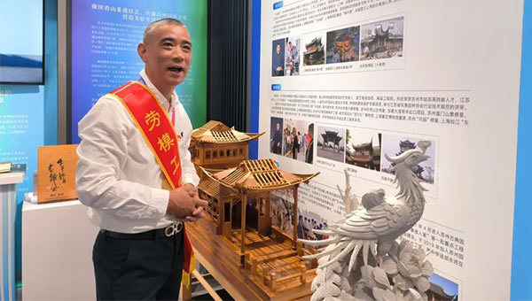 兴发娱乐[苏州景物园林设计,苏州景物园林施工,苏州文物古建修缮,苏州香山制造,苏州园林设计,苏州景物园林设计,苏州园林制造,苏州景物园林制造,苏州古修建修复]
