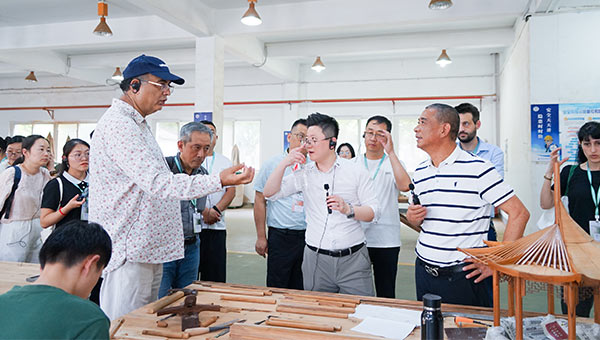 兴发娱乐[苏州景物园林设计,苏州景物园林施工,苏州文物古建修缮,苏州香山制造,苏州园林设计,苏州景物园林设计,苏州园林制造,苏州景物园林制造,苏州古修建修复]