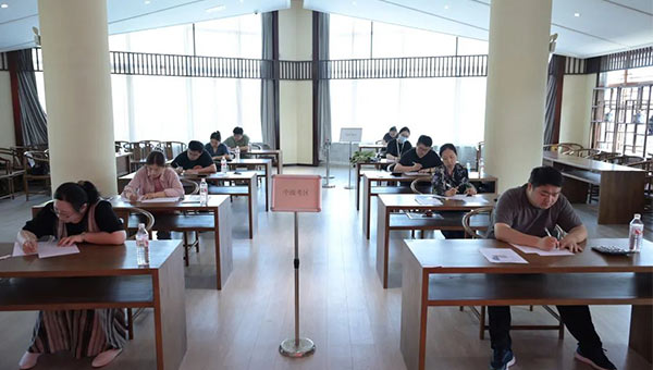 兴发娱乐[苏州景物园林设计,苏州景物园林施工,苏州文物古建修缮,苏州香山制造,苏州园林设计,苏州景物园林设计,苏州园林制造,苏州景物园林制造,苏州古修建修复]