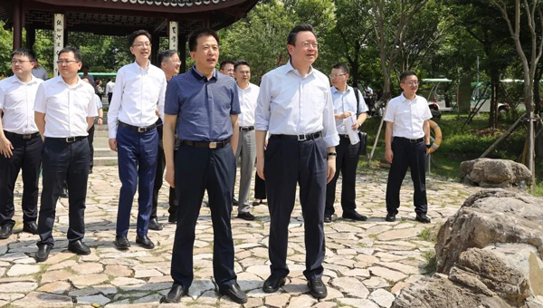 兴发娱乐[苏州景物园林设计,苏州景物园林施工,苏州文物古建修缮,苏州香山制造,苏州园林设计,苏州景物园林设计,苏州园林制造,苏州景物园林制造,苏州古修建修复]