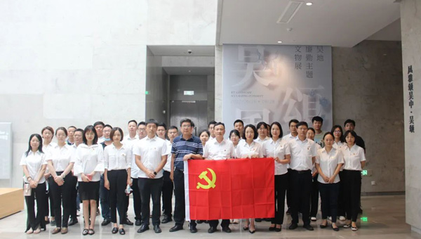 兴发娱乐[苏州景物园林设计,苏州景物园林施工,苏州文物古建修缮,苏州香山制造,苏州园林设计,苏州景物园林设计,苏州园林制造,苏州景物园林制造,苏州古修建修复]