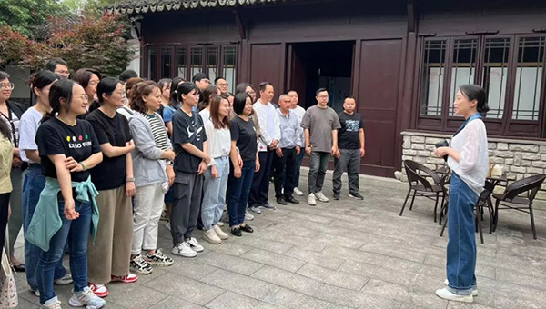 兴发娱乐[苏州景物园林设计,苏州景物园林施工,苏州文物古建修缮,苏州香山制造,苏州园林设计,苏州景物园林设计,苏州园林制造,苏州景物园林制造,苏州古修建修复]
