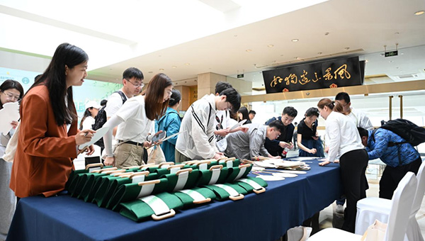 兴发娱乐[苏州景物园林设计,苏州景物园林施工,苏州文物古建修缮,苏州香山制造,苏州园林设计,苏州景物园林设计,苏州园林制造,苏州景物园林制造,苏州古修建修复]