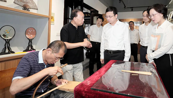 兴发娱乐[苏州景物园林设计,苏州景物园林施工,苏州文物古建修缮,苏州香山制造,苏州园林设计,苏州景物园林设计,苏州园林制造,苏州景物园林制造,苏州古修建修复]