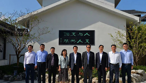 兴发娱乐[苏州景物园林设计,苏州景物园林施工,苏州文物古建修缮,苏州香山制造,苏州园林设计,苏州景物园林设计,苏州园林制造,苏州景物园林制造,苏州古修建修复]