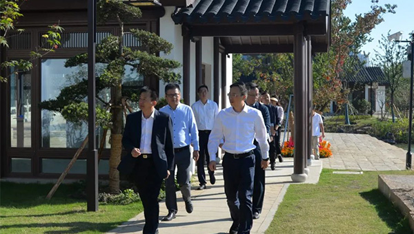 兴发娱乐[苏州景物园林设计,苏州景物园林施工,苏州文物古建修缮,苏州香山制造,苏州园林设计,苏州景物园林设计,苏州园林制造,苏州景物园林制造,苏州古修建修复]