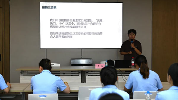 兴发娱乐[苏州景物园林设计,苏州景物园林施工,苏州文物古建修缮,苏州香山制造,苏州园林设计,苏州景物园林设计,苏州园林制造,苏州景物园林制造,苏州古修建修复]