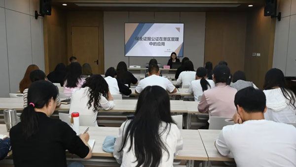兴发娱乐[苏州景物园林设计,苏州景物园林施工,苏州文物古建修缮,苏州香山制造,苏州园林设计,苏州景物园林设计,苏州园林制造,苏州景物园林制造,苏州古修建修复]